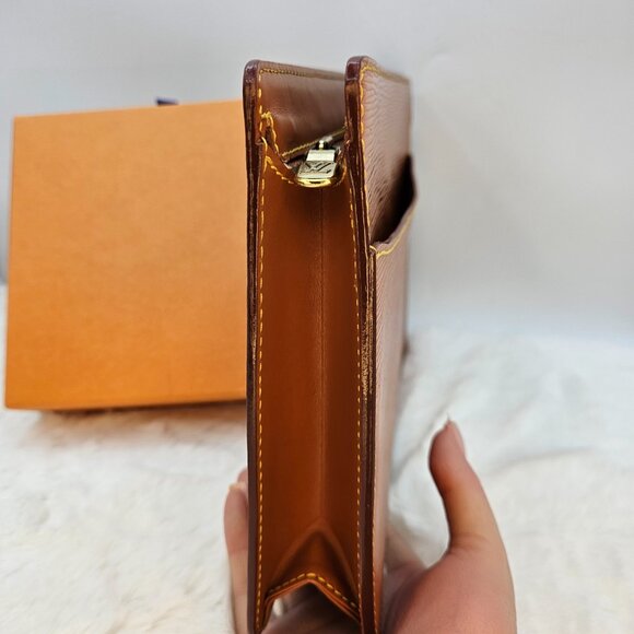 Louis Vuitton  Epi Pochette Clutch Bag - Picture 6 of 17